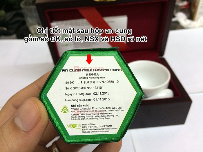 Chi tiết mặt sau hộp an cung rùa vàng