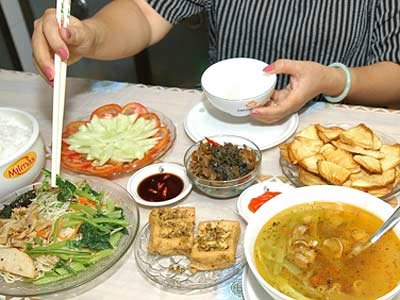 Cần bổ sung đầy đủ dinh dưỡng cho người bị tai biến mạch máu não