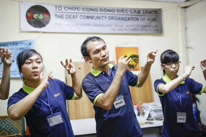 Đoàn Phạm Khiêm trở thành người thầy của những người câm điếc Đoàn Phạm Khiêm trở thành người thầy của những người câm điếc