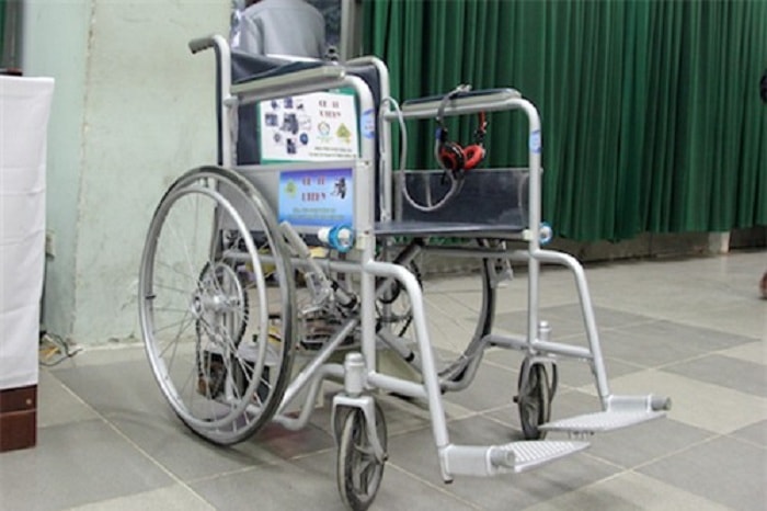 Cận cảnh chiếc xe lăn thông minh của nhóm sinh viên Hưng Yên Cận cảnh chiếc xe lăn thông minh của nhóm sinh viên Hưng Yên