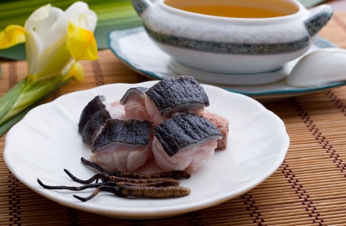 Chế biến đông trùng hạ thảo hầm thịt dê Chế biến đông trùng hạ thảo hầm thịt dê