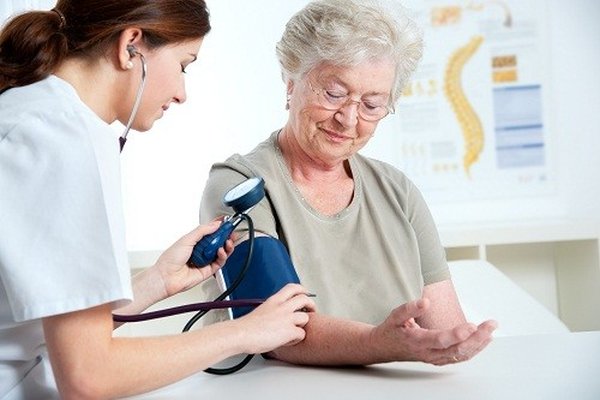 Huyết áp cao ở người cao tuổi cần phải được quan tâm