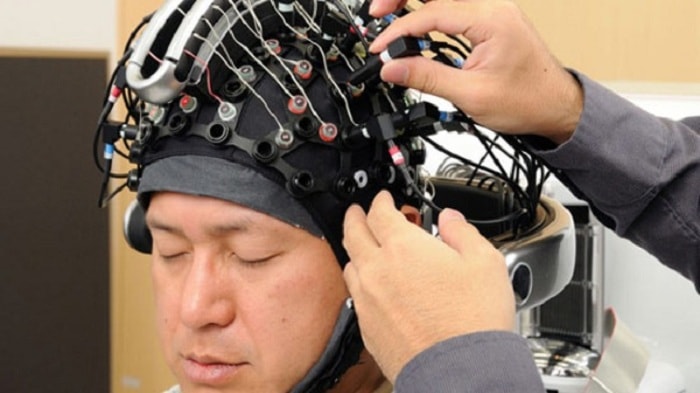 Xe lăn điện điều khiển bằng sóng não Xe lăn điện điều khiển bằng sóng não
