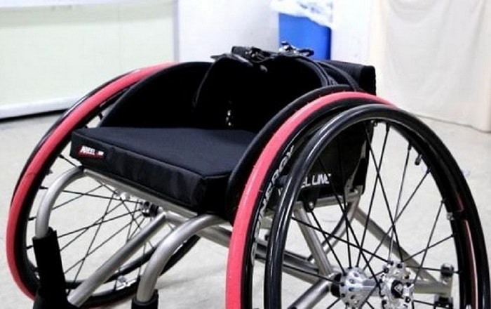 Xe lăn y tế 2 bánh tích hợp nhiều tính năng người khuyết tật chơi được nhiều môn thể thao